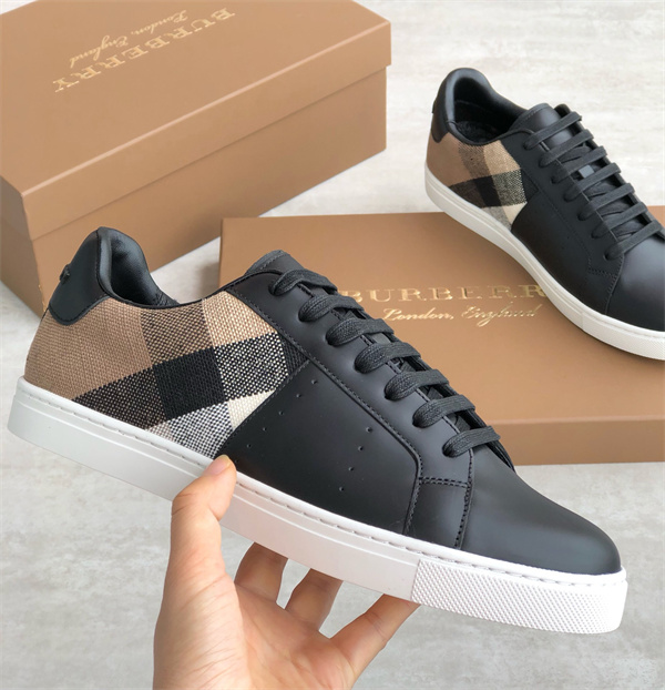 Burberry Shoes-M-848