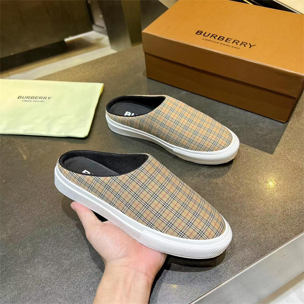 Burberry Shoes-M-862