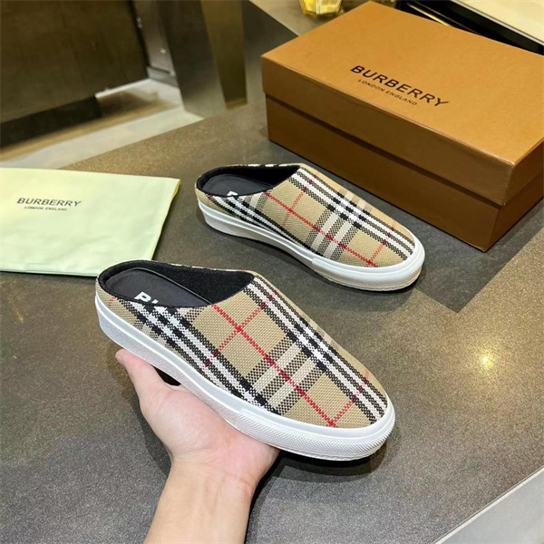 Burberry Shoes-M-865