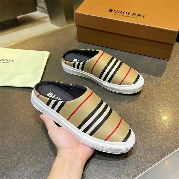 Burberry Shoes-M-866