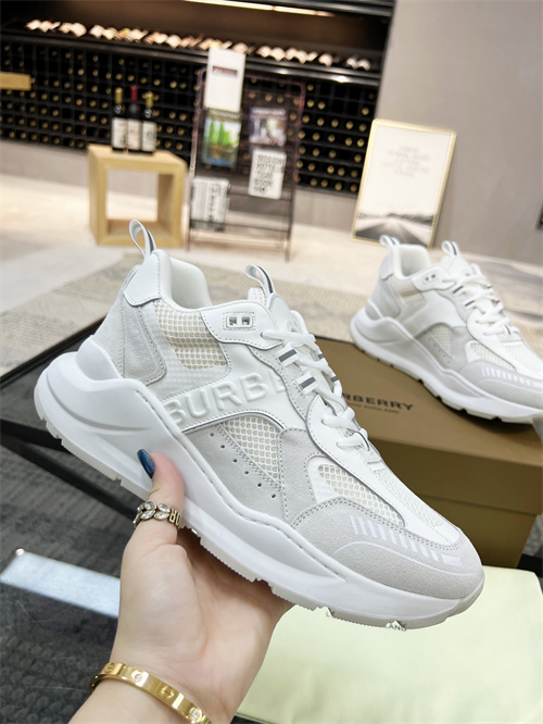 Burberry Shoes-M-0880