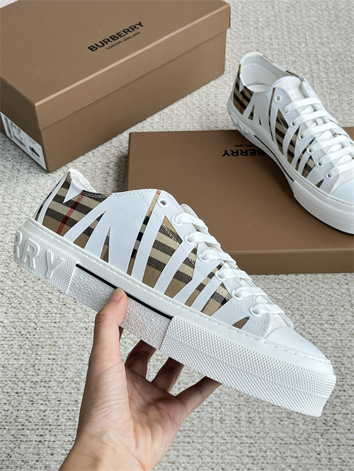 Burberry Shoes-M-0884