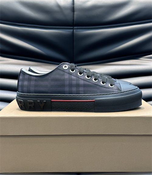 Burberry Shoes-M-0886