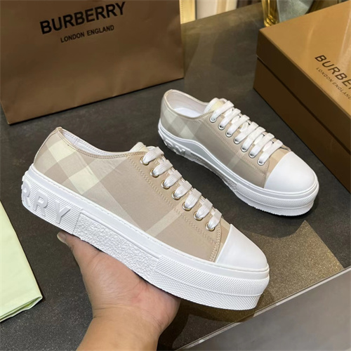 Burberry Shoes-M-0888