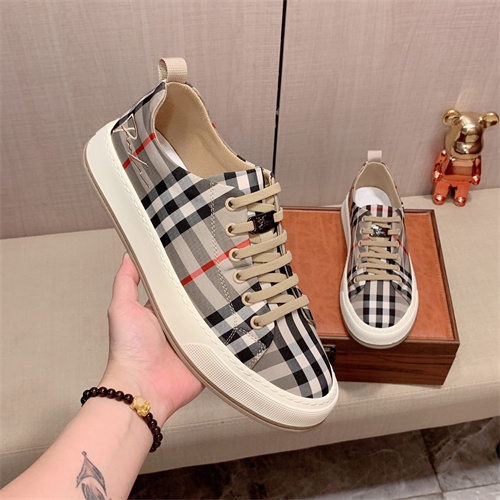 Burberry Shoes-M-0910