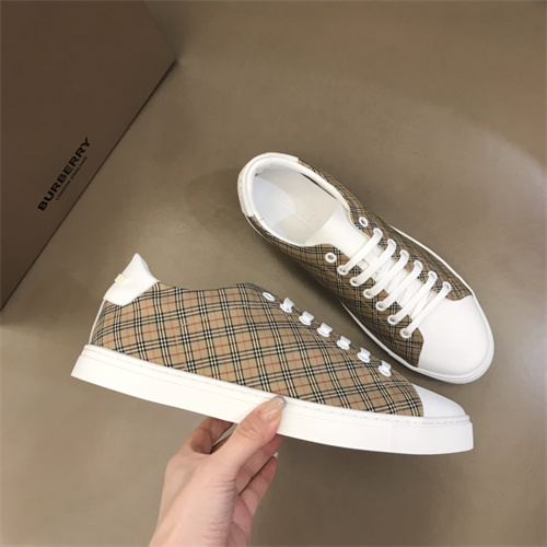 Burberry Shoes-M-0942