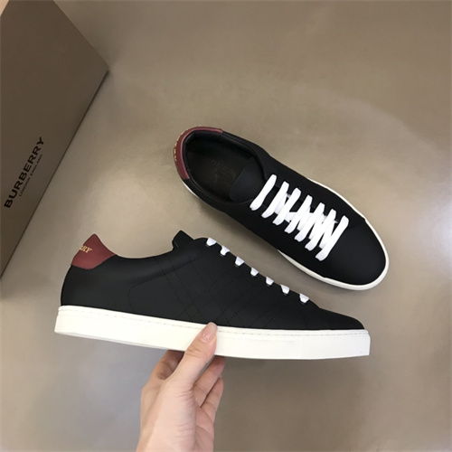 Burberry Shoes-M-0951