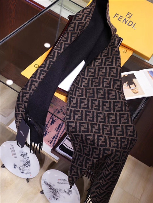 FENDI Scarve-003