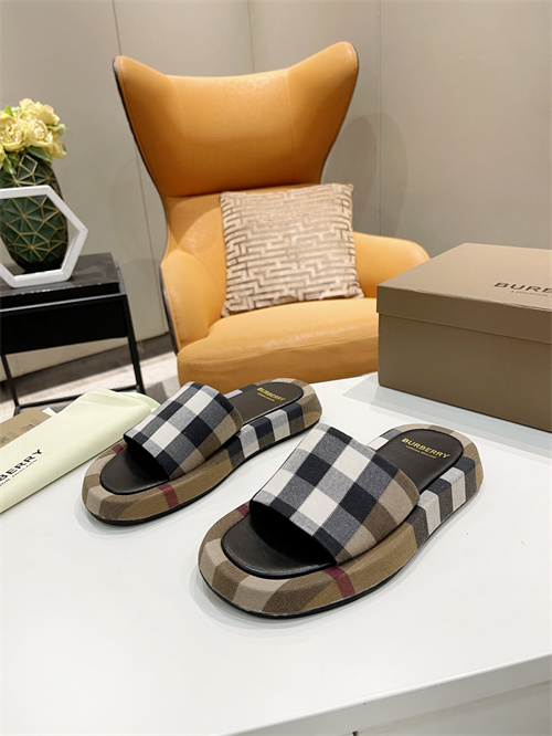 Burberry Sandal-W-011