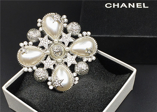 Chanel brooch-059