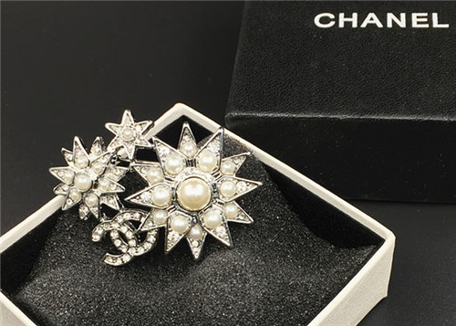 Chanel brooch-065