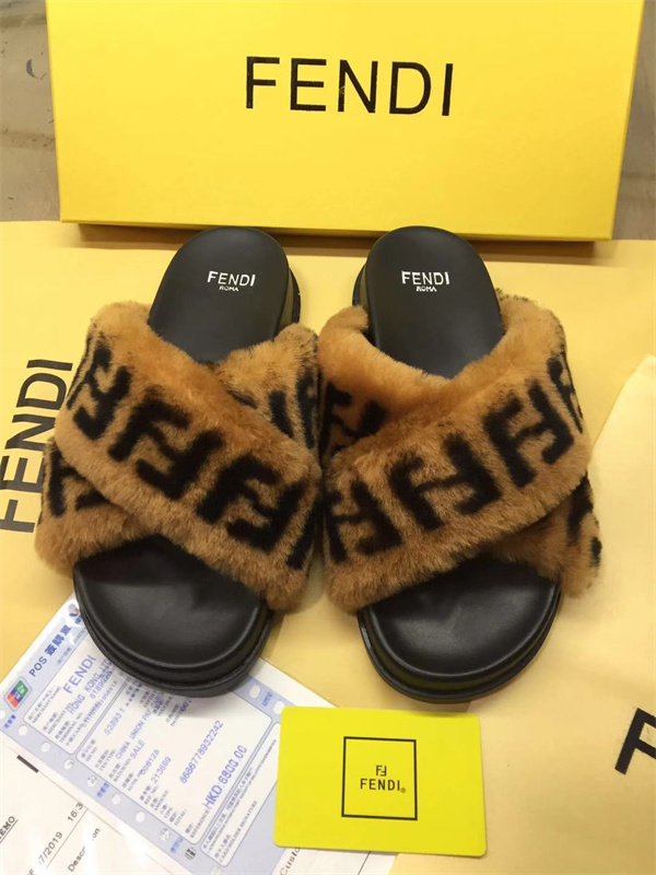 FENDI Sandal-W-109