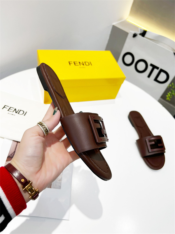FENDI Sandal-W-117
