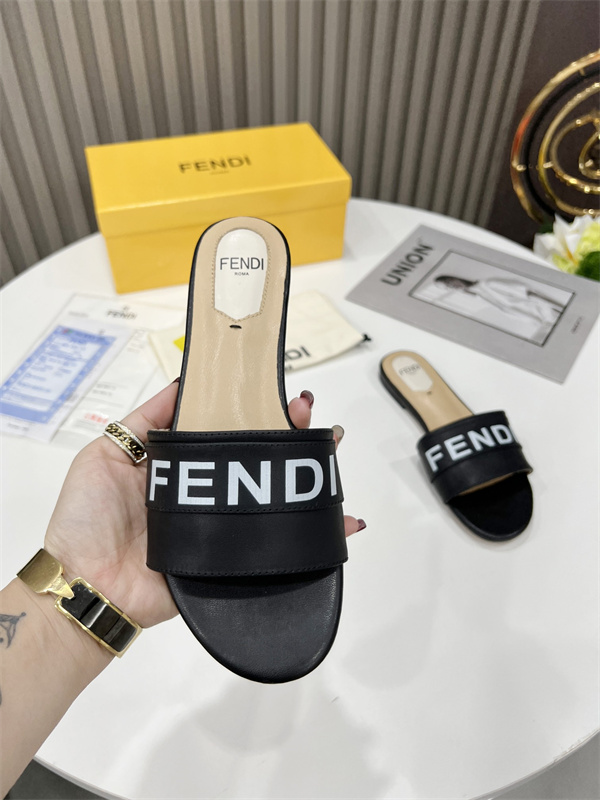 FENDI Sandal-W-128
