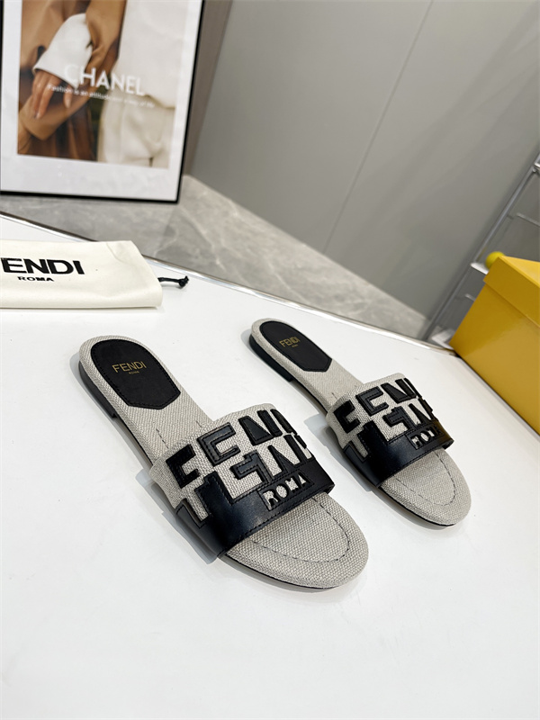 FENDI Sandal-W-144