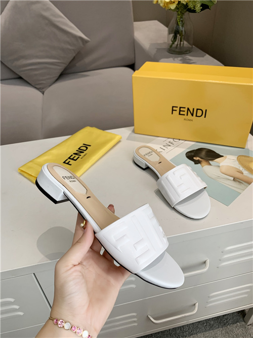FENDI Sandal-W-041