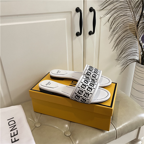 FENDI Sandal-W-053