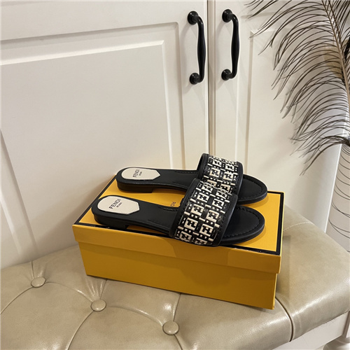 FENDI Sandal-W-054