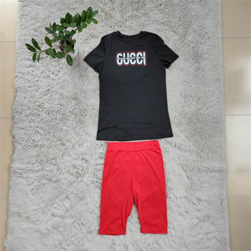 Gucci Suits-W-080