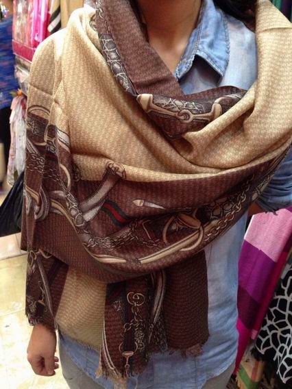 Gucci-Shawl-303