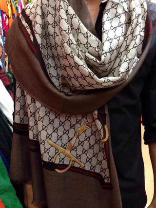 Gucci-Shawl-305