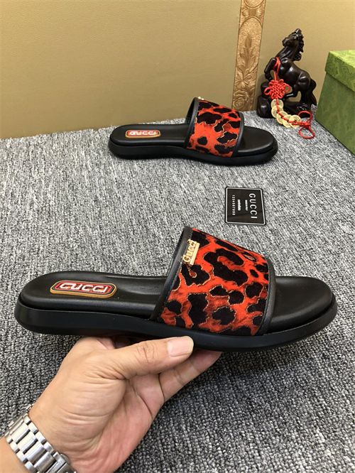Gucci Sandal-W-207