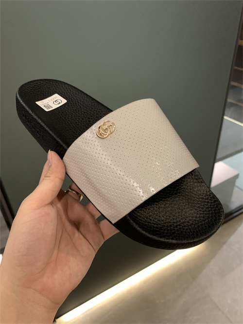 Gucci Sandal-W-241