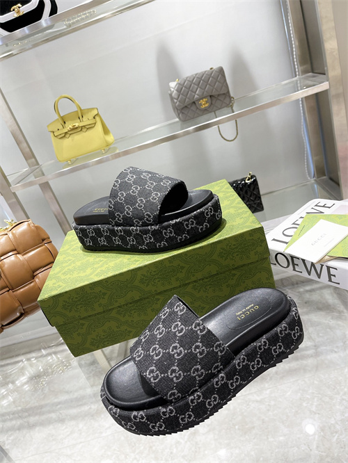 Gucci Sandal(2)-M-591