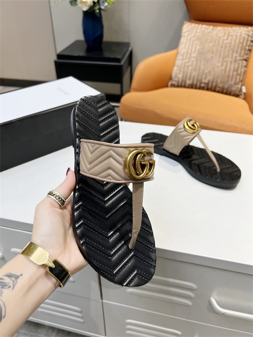 Gucci Sandal-W-516