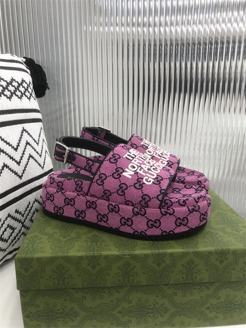 Gucci Sandal(2)-M-700