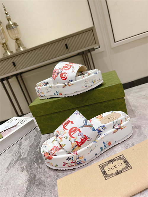 Gucci Sandal(2)-M-800