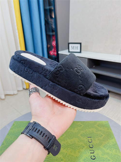 Gucci Sandal(2)-M-816