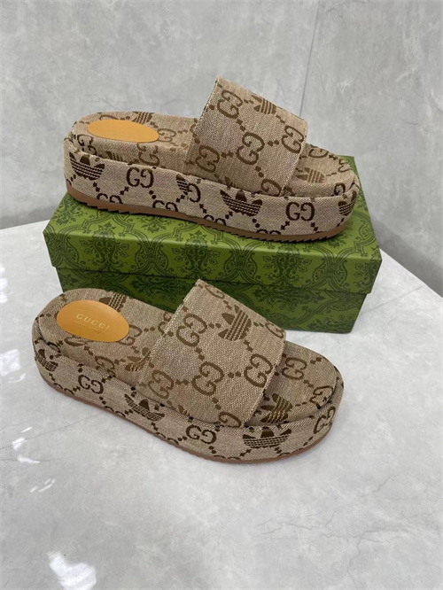 Gucci Sandal(2)-M-911