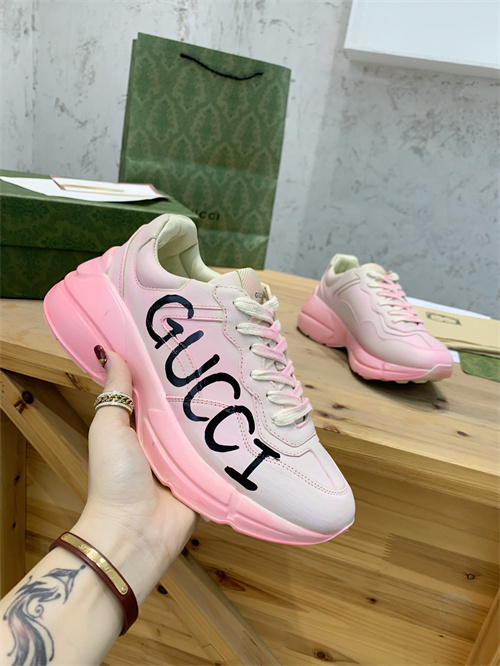 Gucci Clunky Sneaker-166