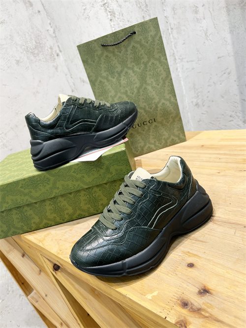 Gucci Clunky Sneaker-213