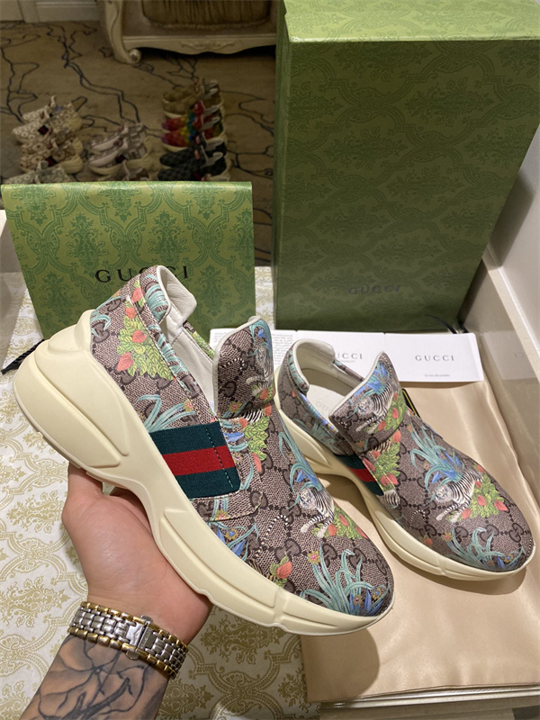 Gucci Clunky Sneaker-341