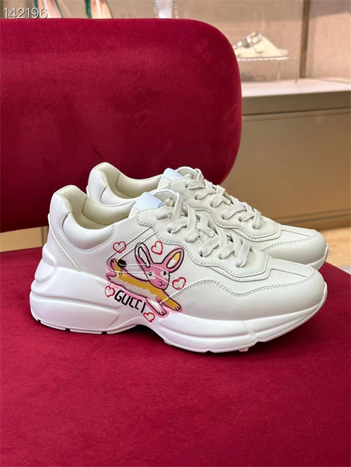 Gucci Clunky Sneaker-406