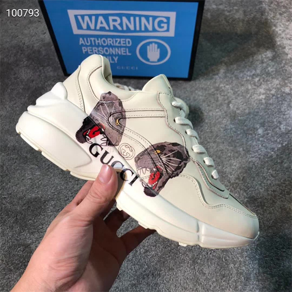 Gucci Clunky Sneaker-096