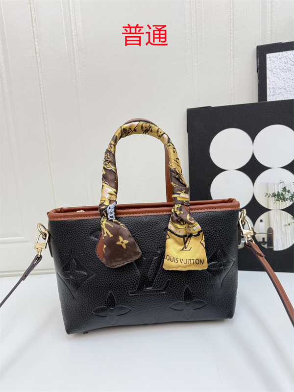 LV small bag-0560