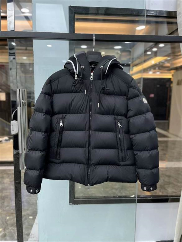Moncler Down Jacket-M-032