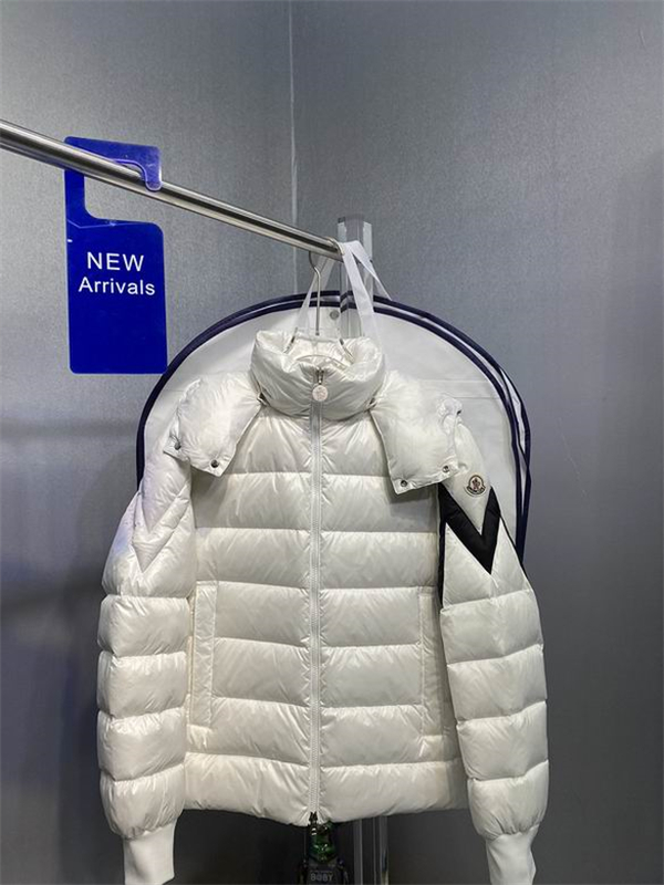 Moncler Down Jacket-M-042