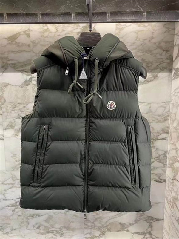 Moncler Down Jacket-M-084