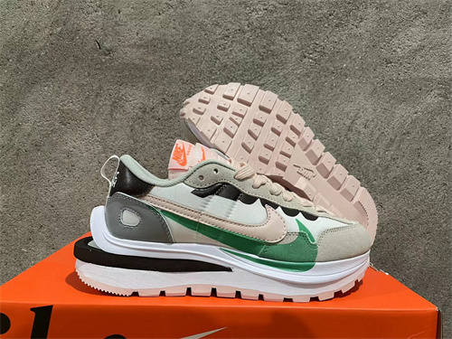 NIKE LDWAFFLE SACAI-W-046