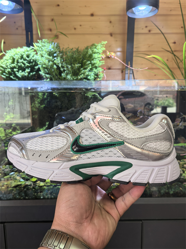 Nike ZOOM VOMERO 5-M-0001