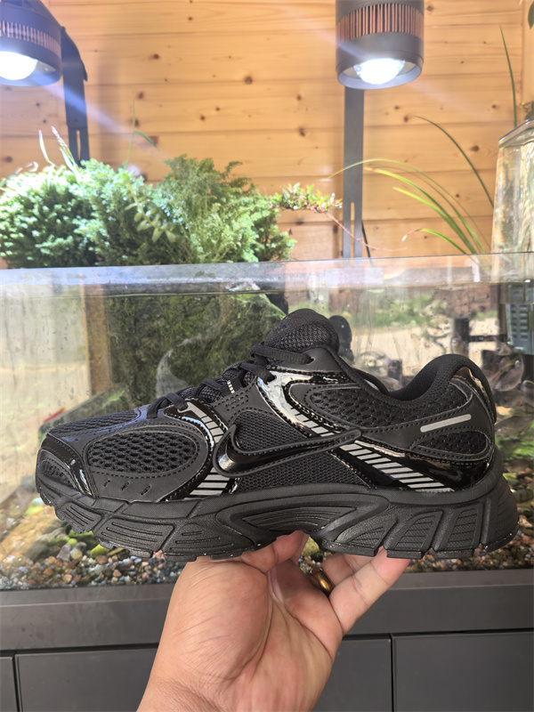 Nike ZOOM VOMERO 5-M-0003