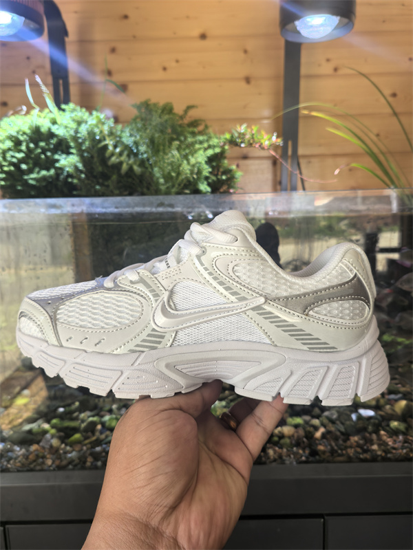 Nike ZOOM VOMERO 5-M-0004