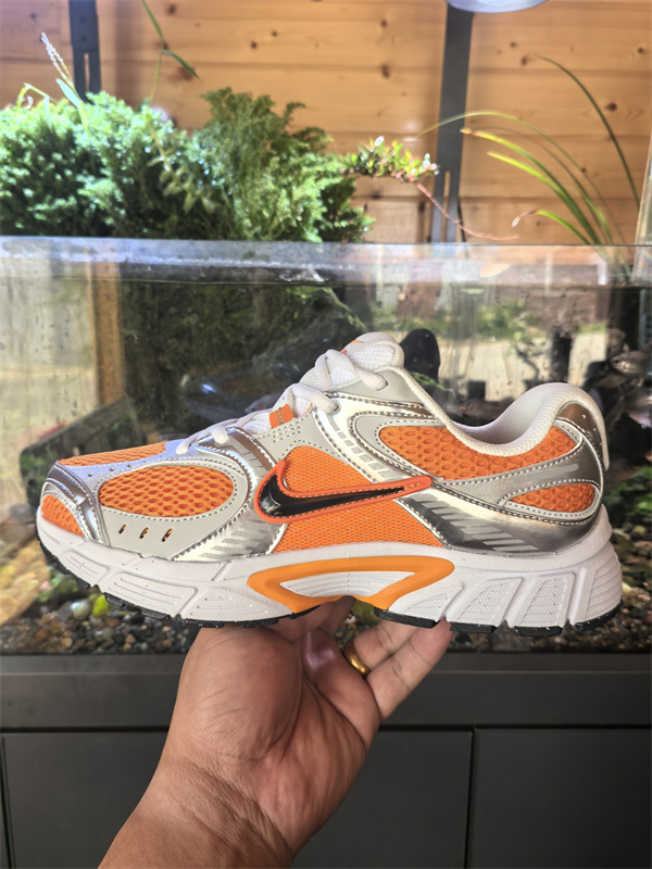 Nike ZOOM VOMERO 5-M-0005