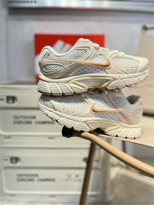 Nike ZOOM VOMERO 5-W-0045