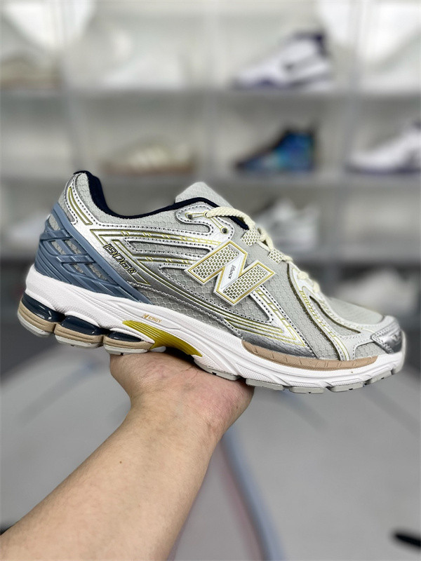 New Balance Shoes-M-2000