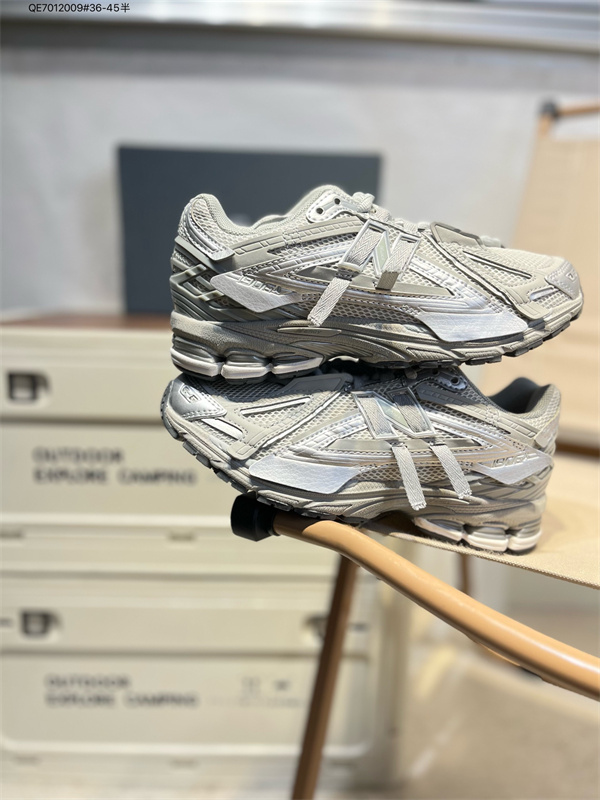 New Balance Shoes-W-2111